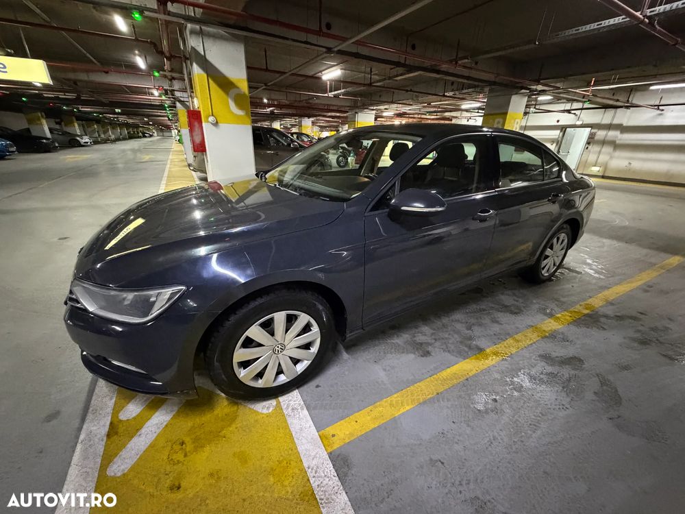 Volkswagen Passat - 1