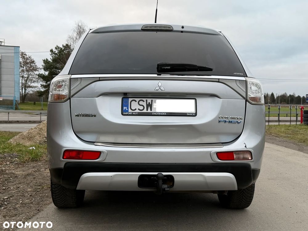Mitsubishi Outlander 2.0 4WD Plus - 29