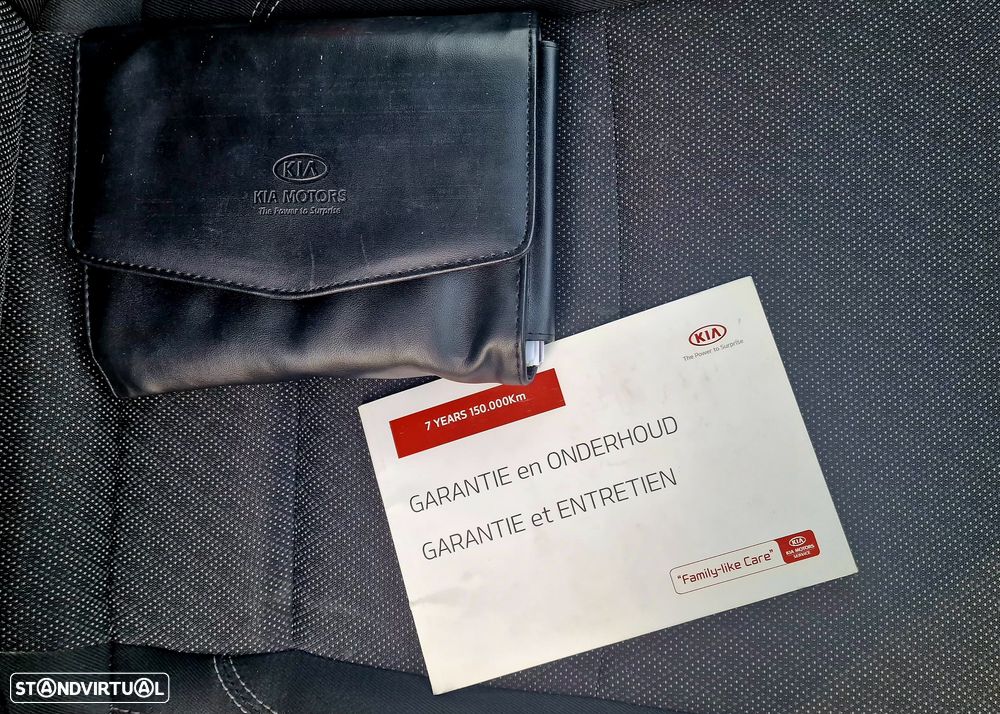 Kia Carens 1.7 CRDi 115 Dream-Team Edition - 11