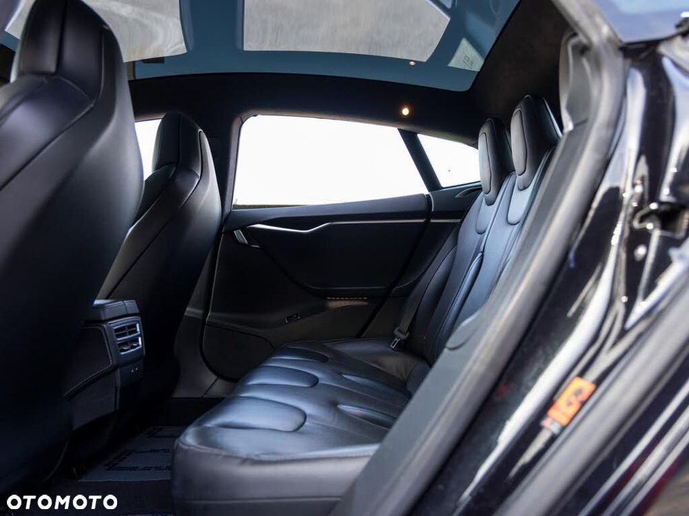 Tesla Model S - 12