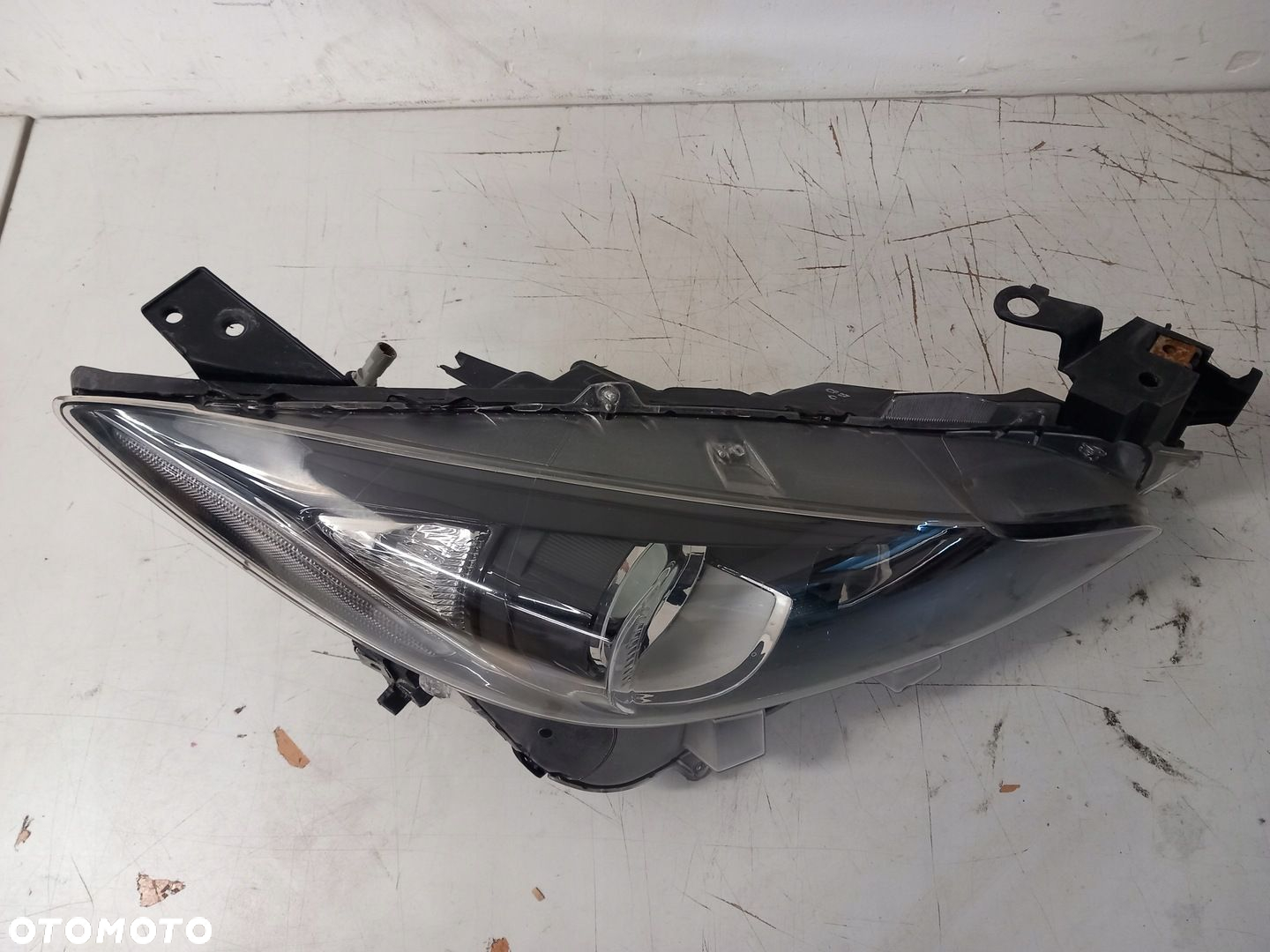 REFLEKTOR LAMPA PRAWY PRZÓD MAZDA 3 2013- - 2