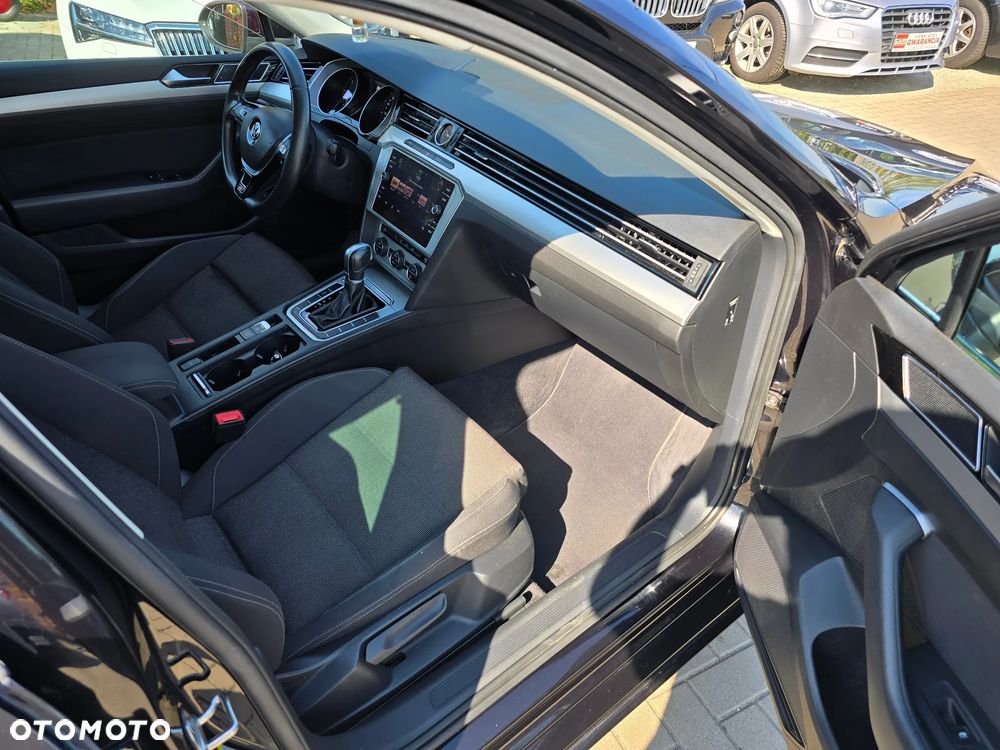 Volkswagen Passat - 12