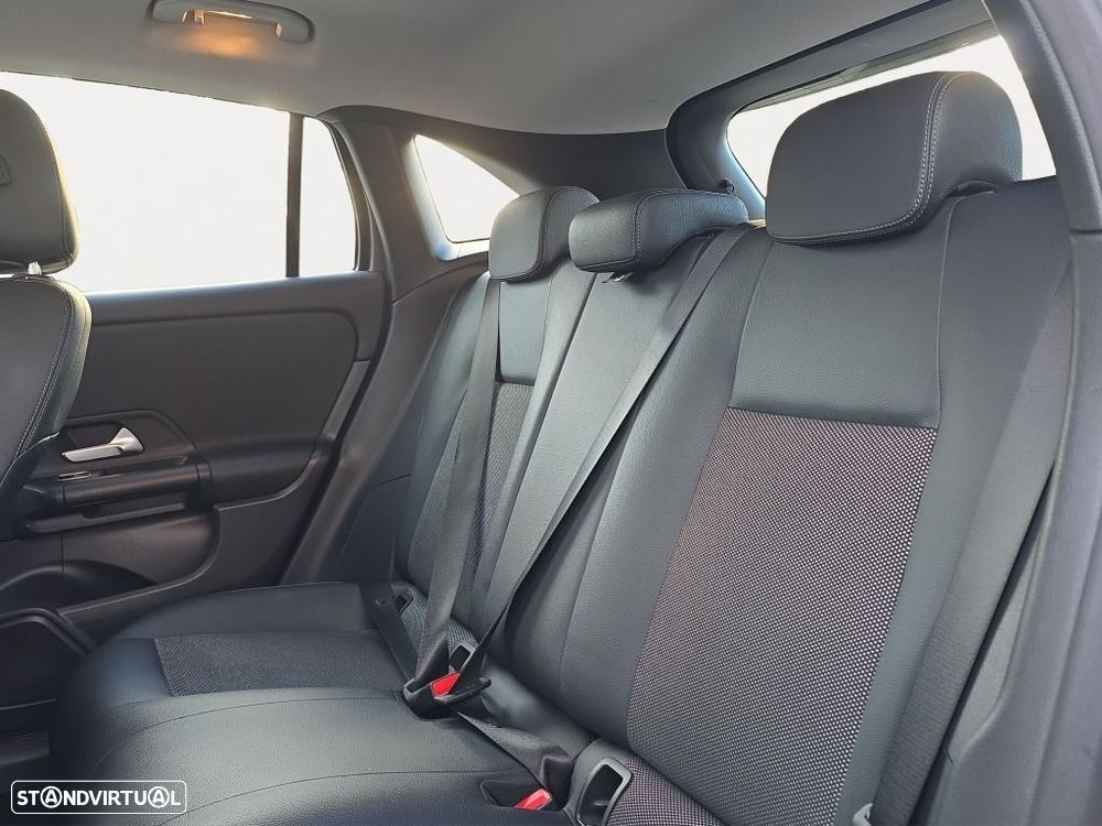 Mercedes-Benz GLA 180 d - 14