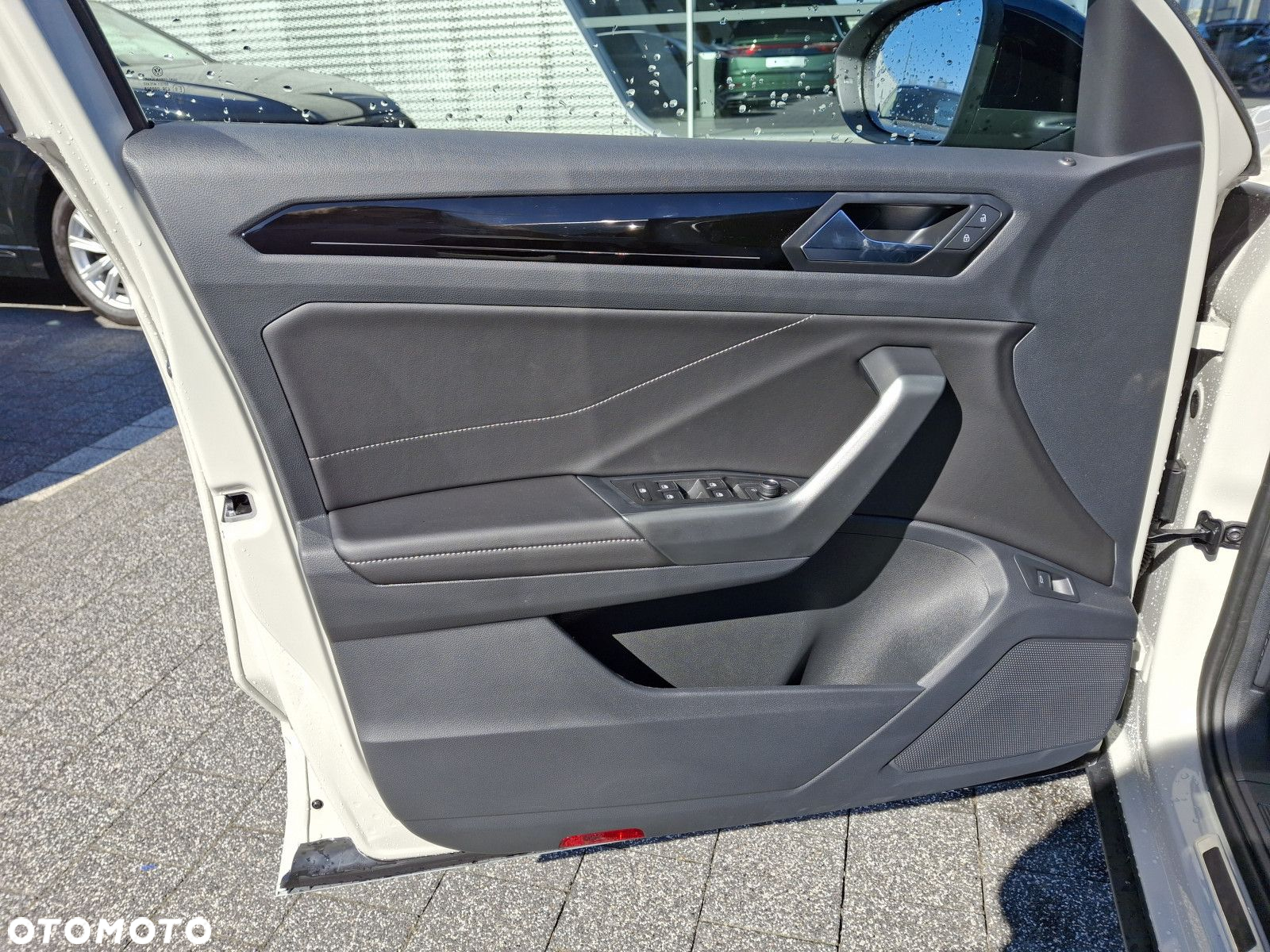 Volkswagen T-Roc - 8