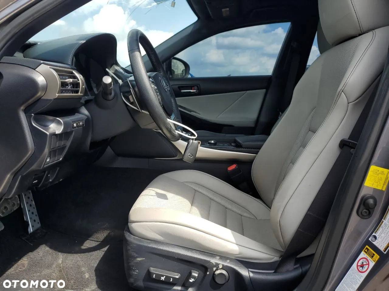 Lexus IS 200t / 300 F Sport - 8