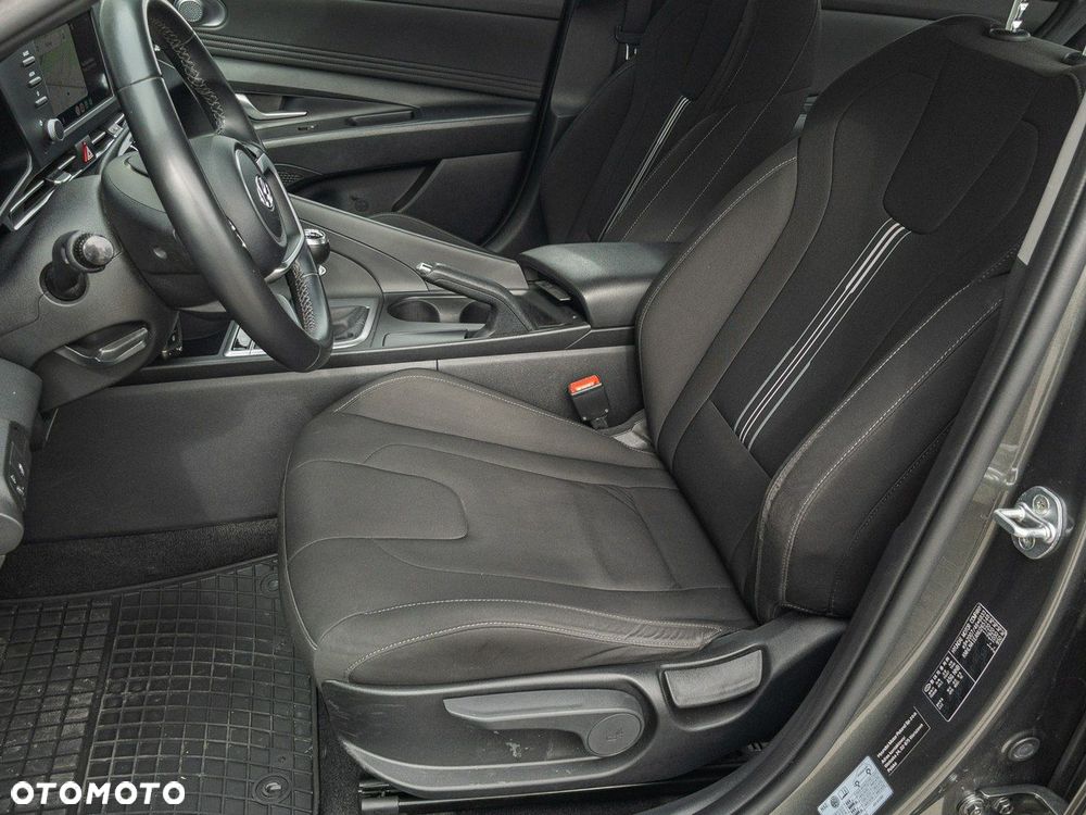 Hyundai Elantra - 22