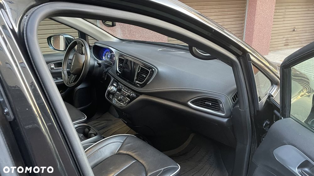 Chrysler Pacifica - 13