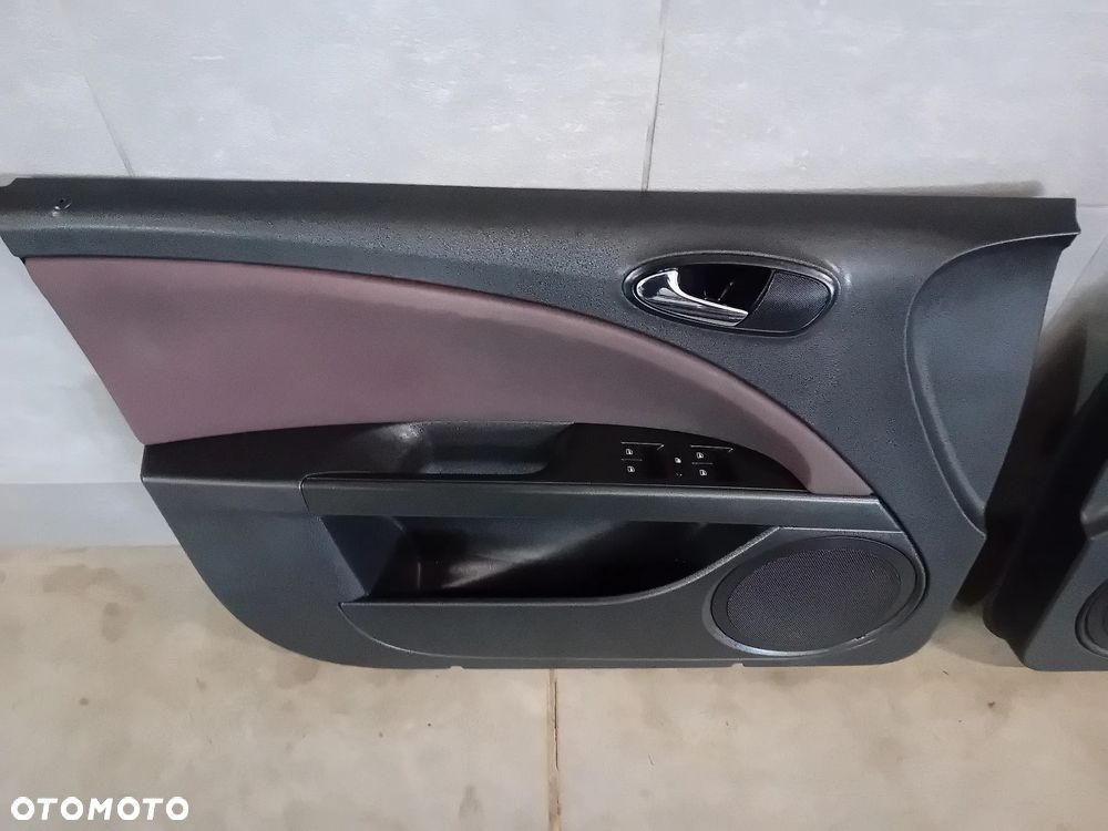 boczek boczki Seat Leon II 2007 czarno czerwone 2007 komplet - 3