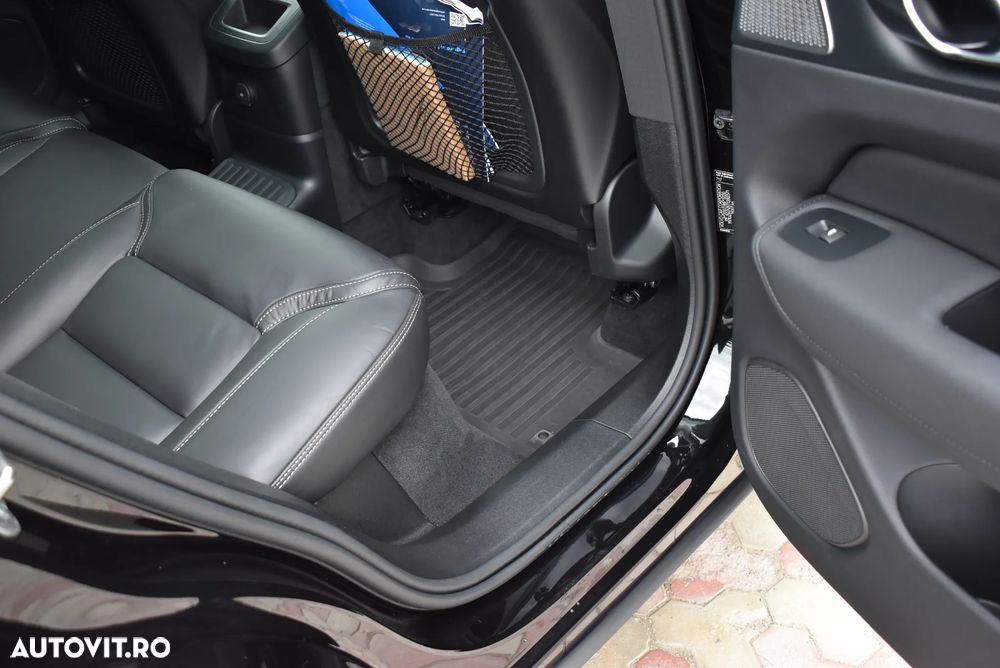 Volvo XC 60 T8 AWD AT PHEV Ultra Black Edition - 29