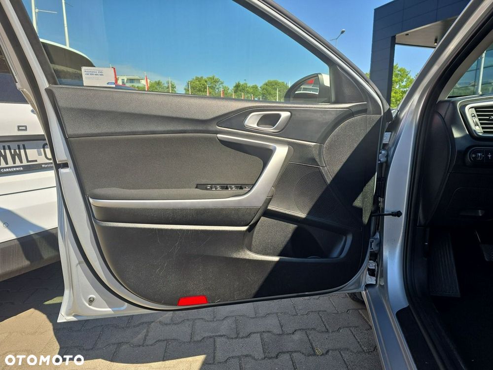 Kia Ceed - 10