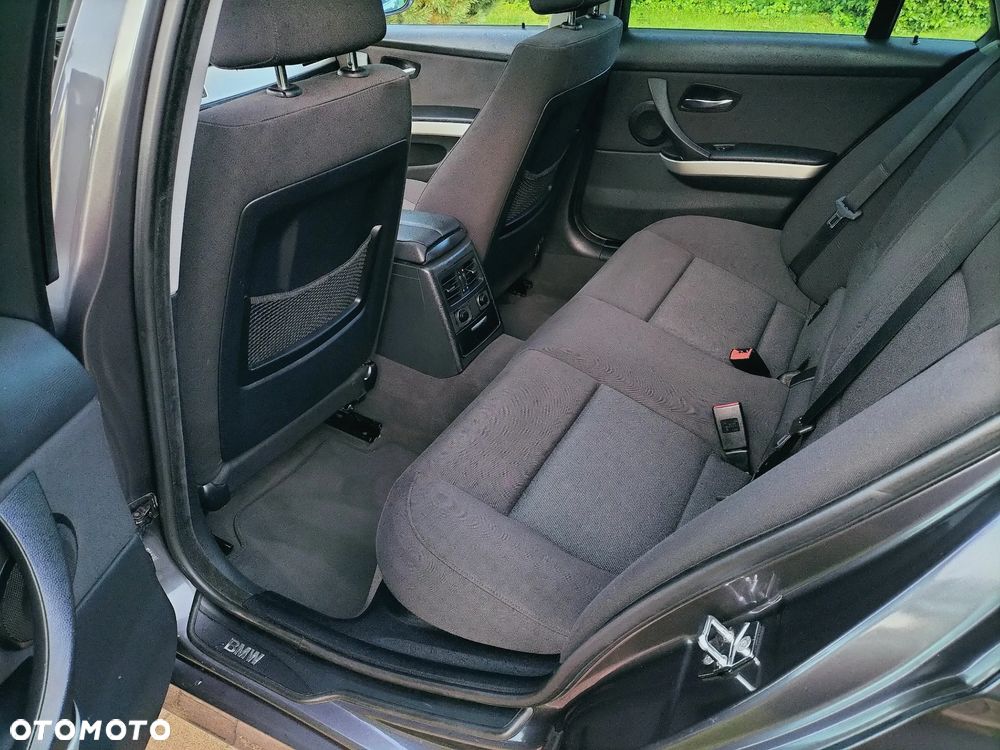 BMW Seria 3 318i - 14