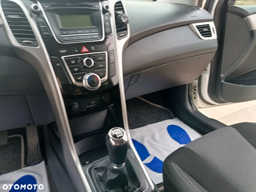 Hyundai i30 blue 1.6 CRDi Style - 30