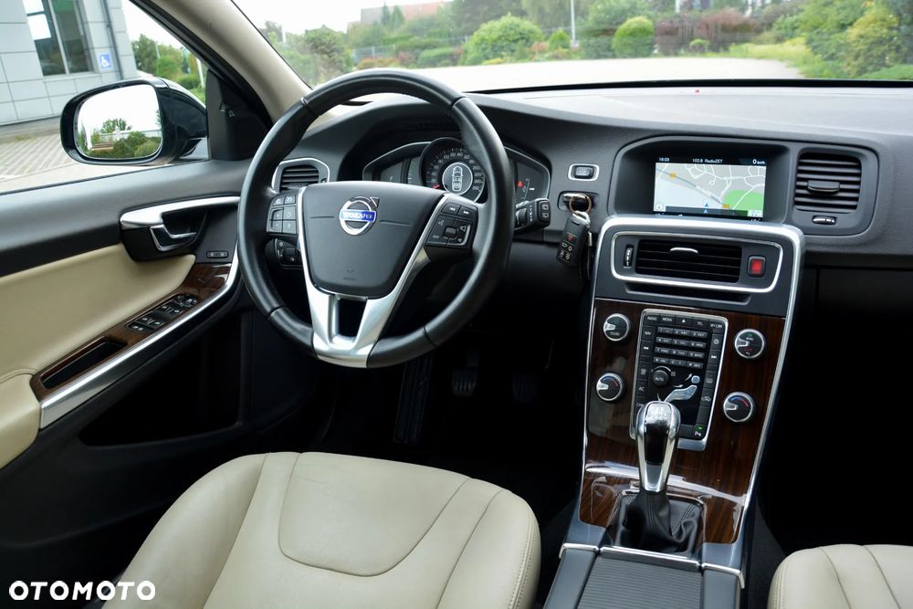 Volvo V60 Cross Country D3 Summum - 19