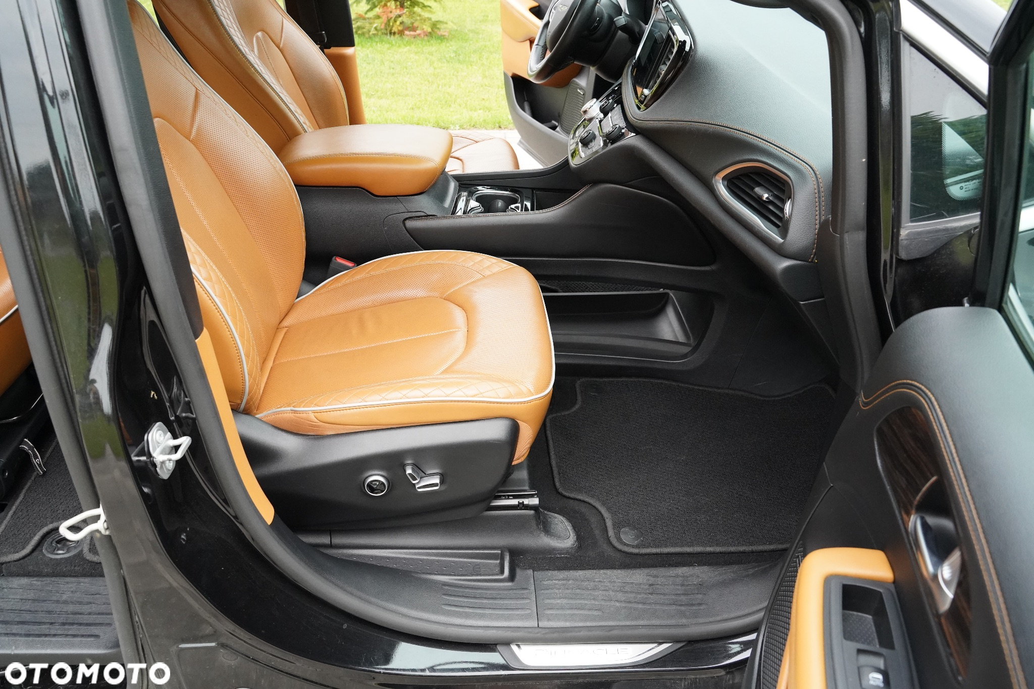 Chrysler Pacifica - 14
