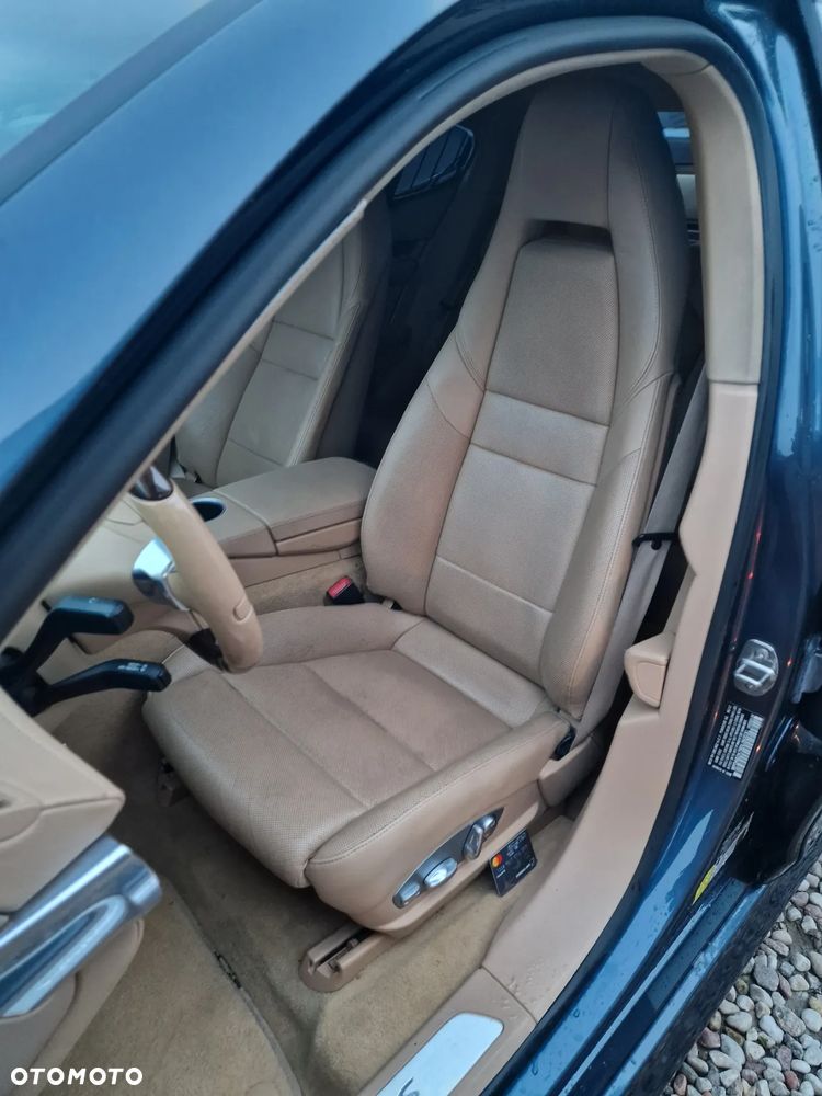 Porsche Panamera - 16
