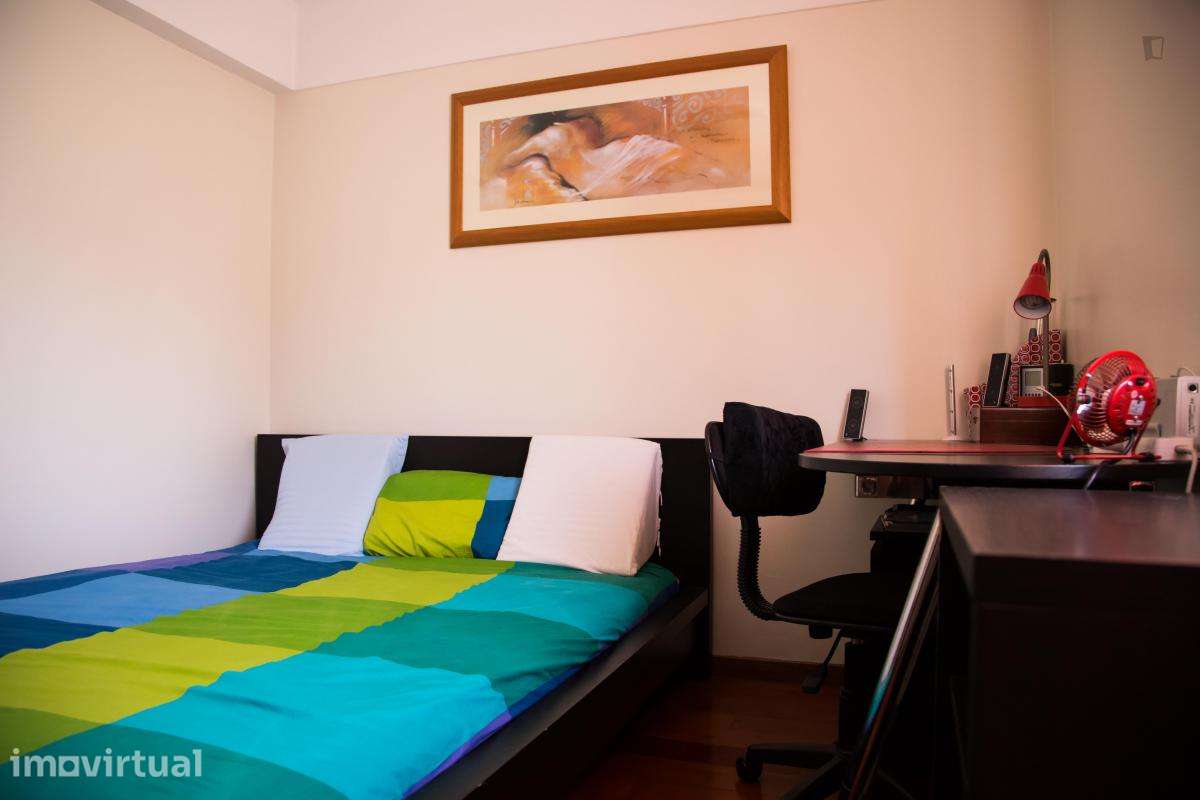 Quarto - localizado em Carnide Lisbon - Grande imagem: 4/22