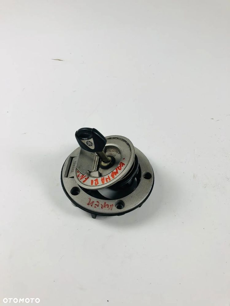 Yamaha YZF R1 Wlew Paliwa Korek Kluczyk - 2