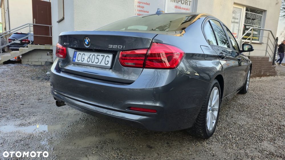 BMW Seria 3 320i Edition M Sport Shadow - 14
