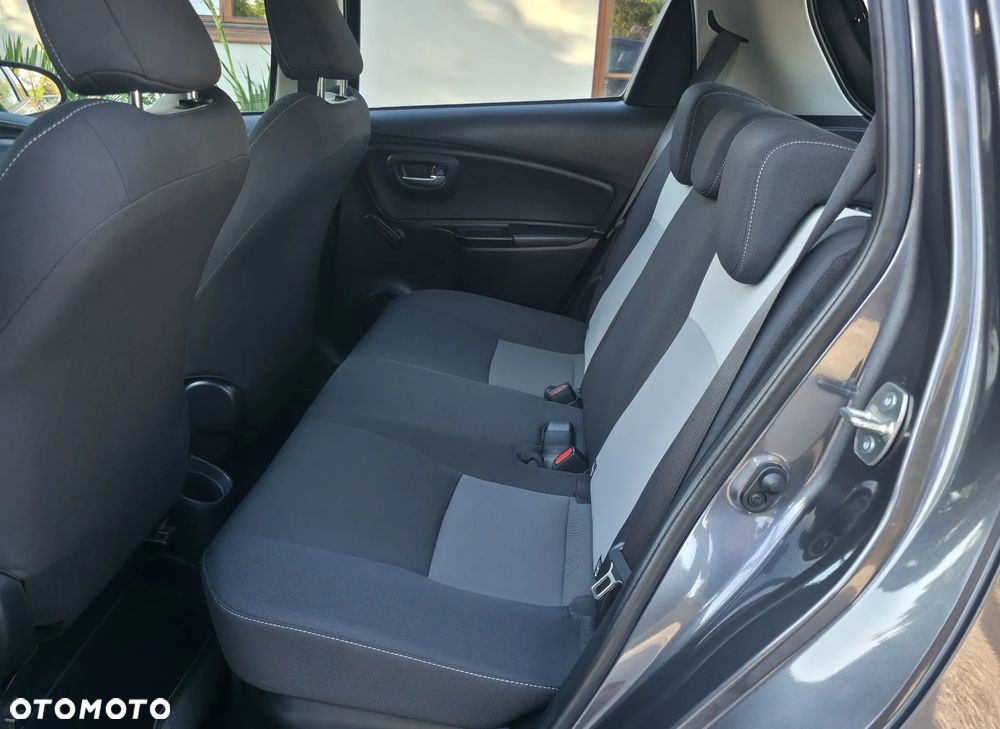 Toyota Yaris Hybrid 100 Business Edition - 13