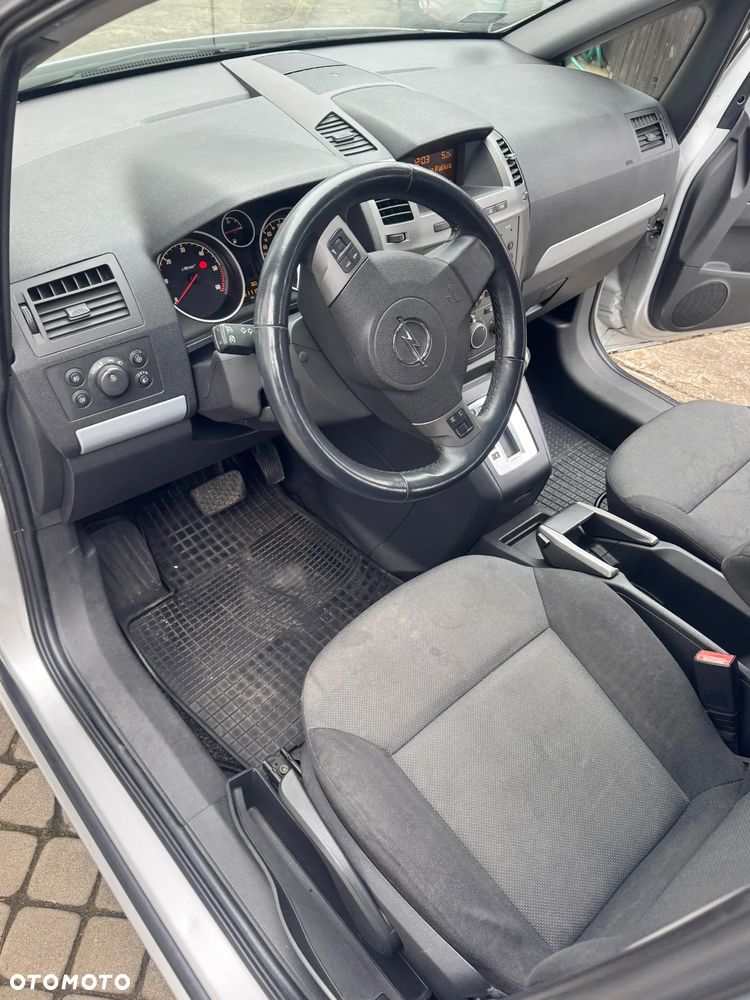Opel Zafira - 24