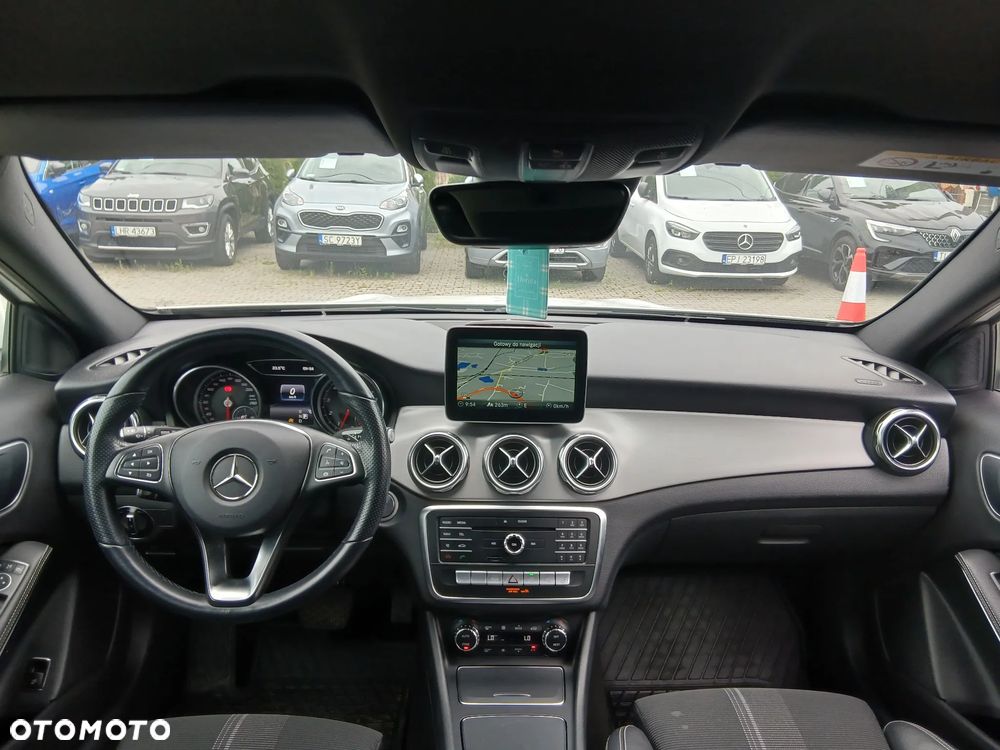 Mercedes-Benz GLA 200 7G-DCT - 11