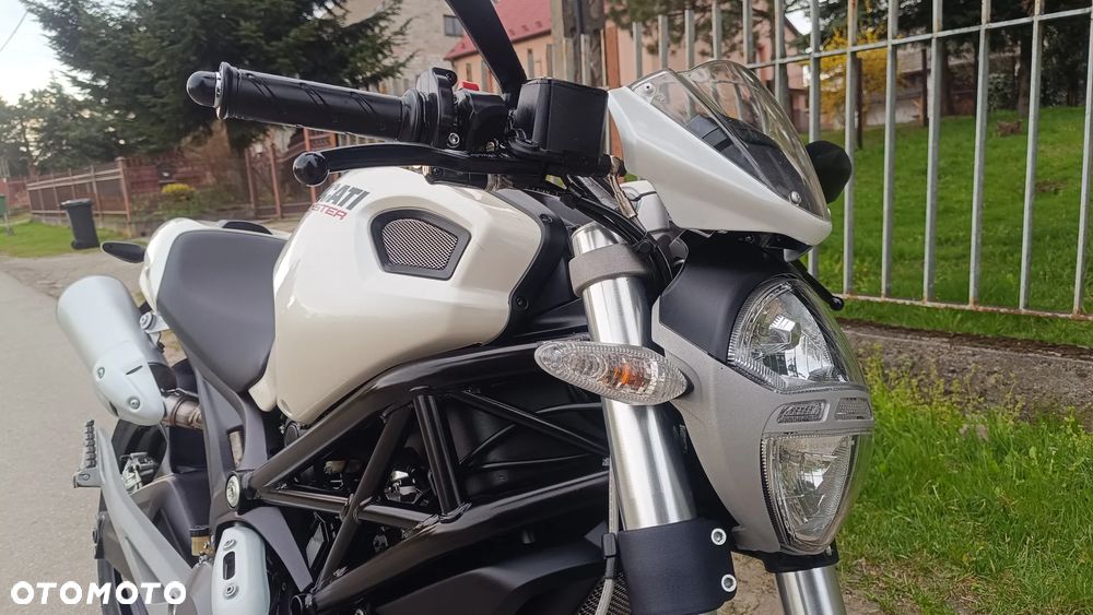 Ducati Monster - 10