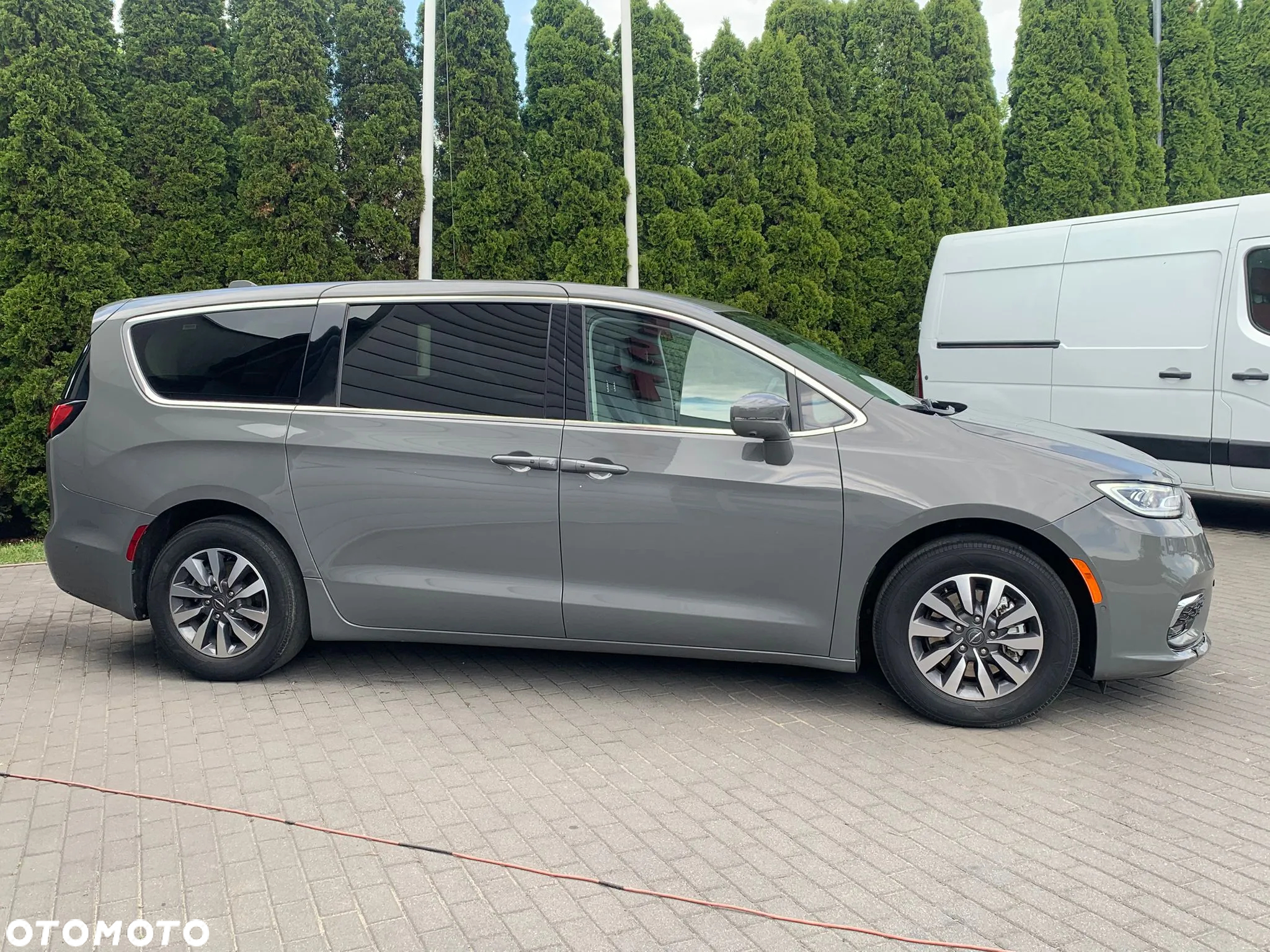 Chrysler Pacifica - 2