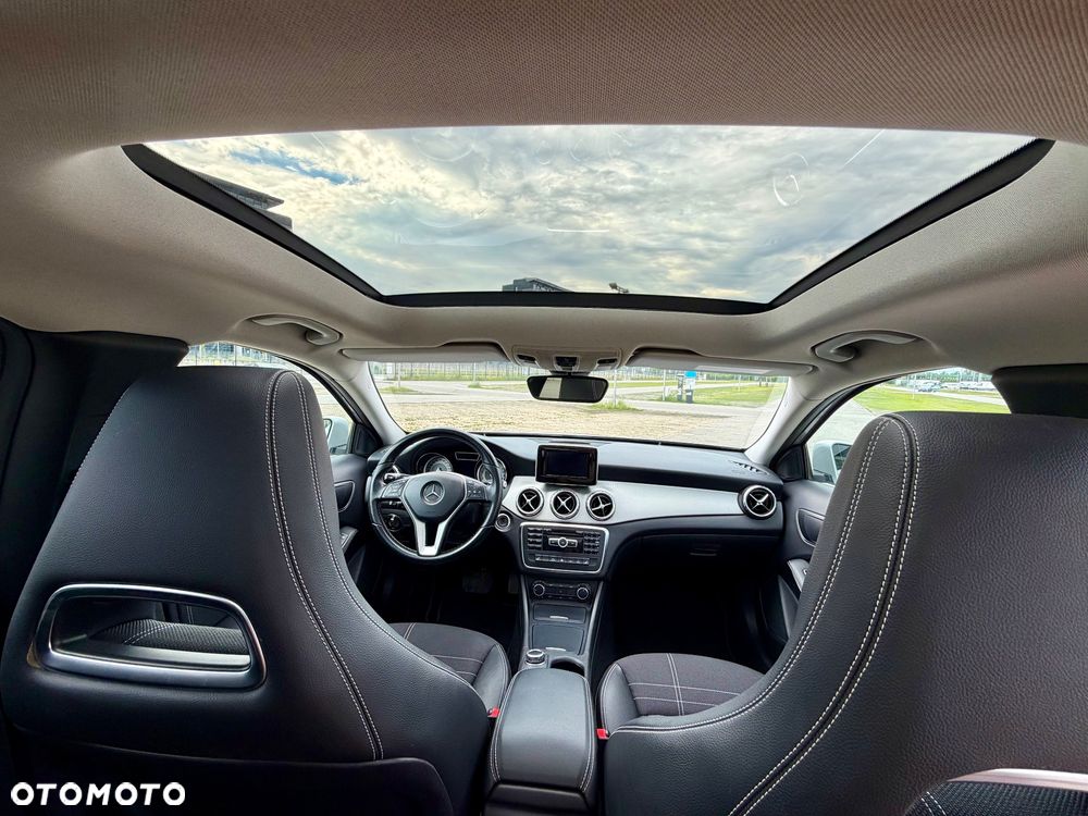 Mercedes-Benz GLA 200 7G-DCT Urban - 13