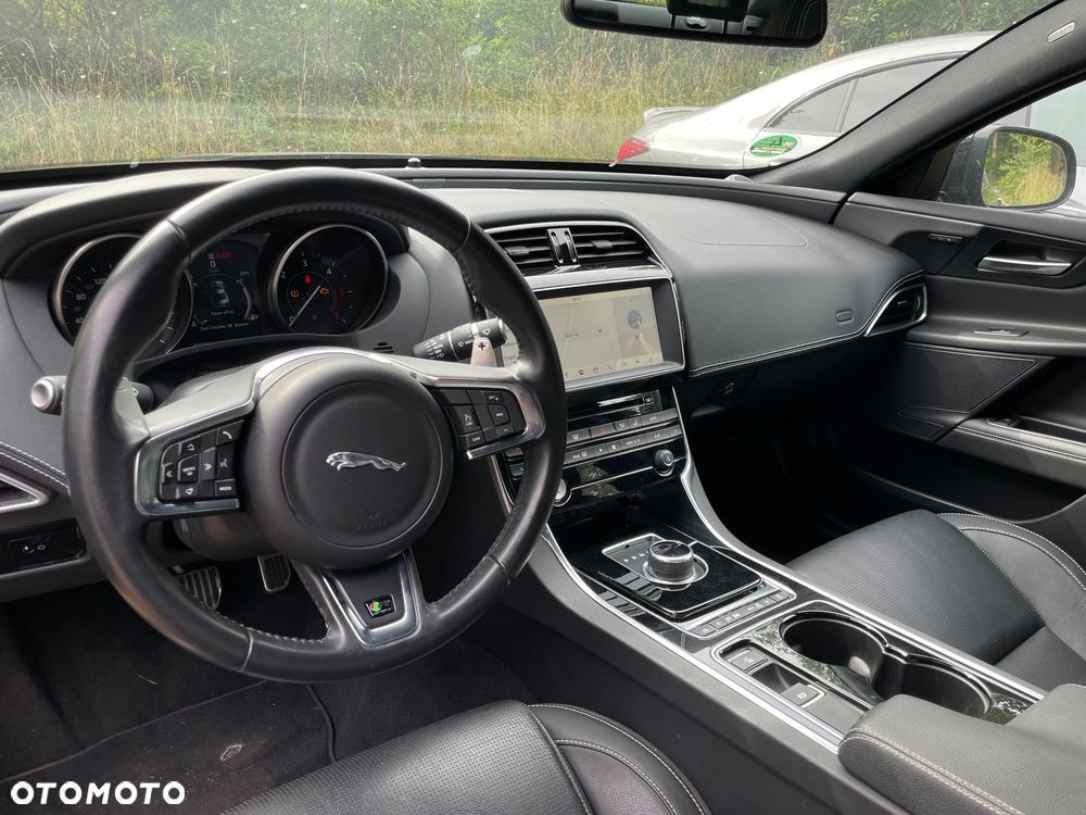 Jaguar XE 20d AWD R-Sport - 9