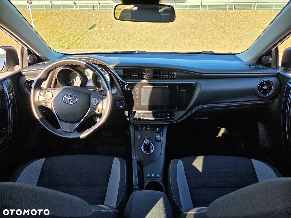 Toyota Auris - 23