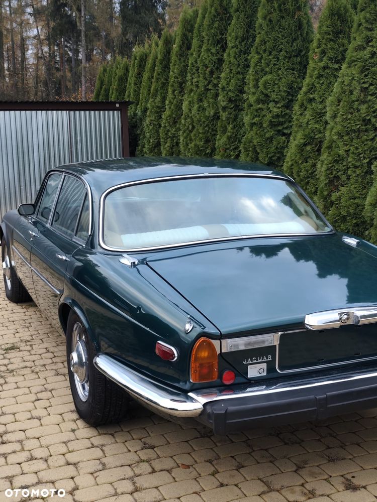 Jaguar XJ - 11