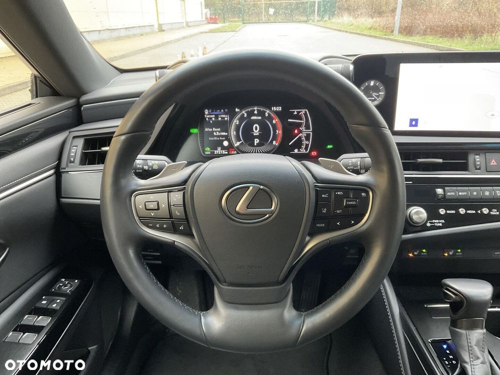 Lexus ES 300h Business Edition - 24