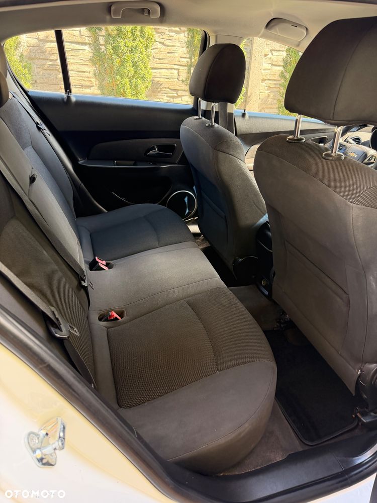Chevrolet Cruze 1.6 LS - 34