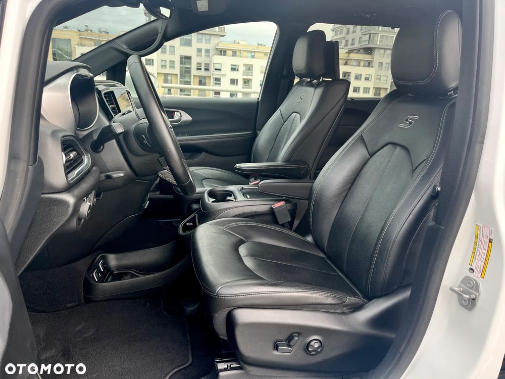 Chrysler Pacifica - 5