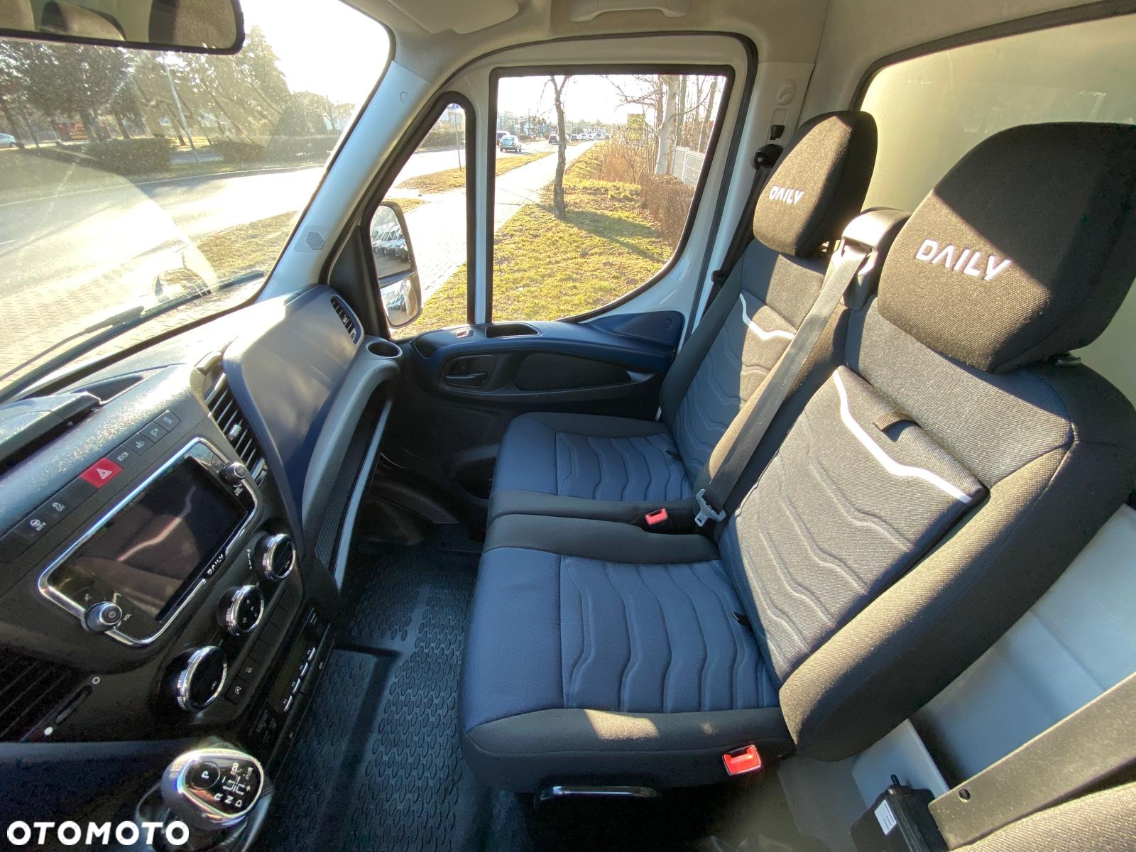 Iveco DAILY 35-160 2,3 HPI KONTENER CHŁODNIA MITSUBISHI WINDA ZEPRO - 35