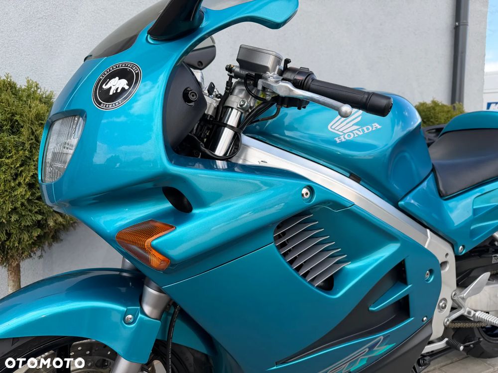 Honda VFR - 29