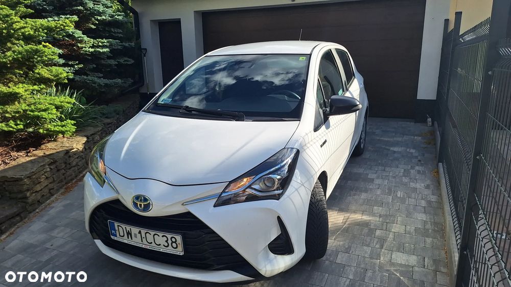 Toyota Yaris Hybrid 100 Dynamic - 1