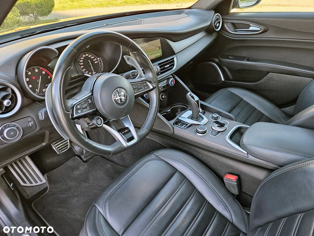 Alfa Romeo Giulia 2.0 Turbo 16V AT8-Q4 Veloce - 7