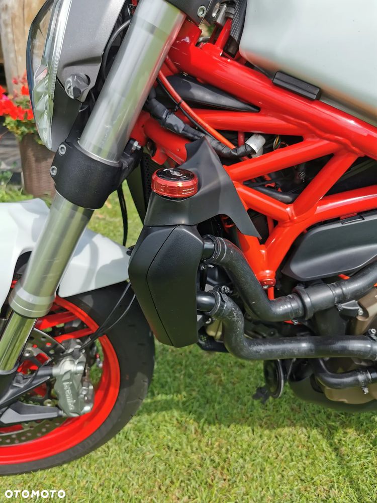 Ducati Monster - 23
