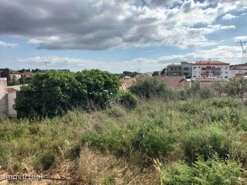 Terreno urbano com projeto para prédio de 4 frações em Alverca - Grande imagem: 3/10