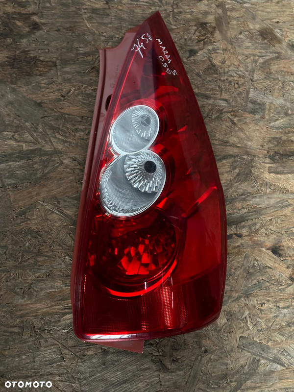 LAMPA TYLNA LEWA PRAWA MAZDA 5 05-