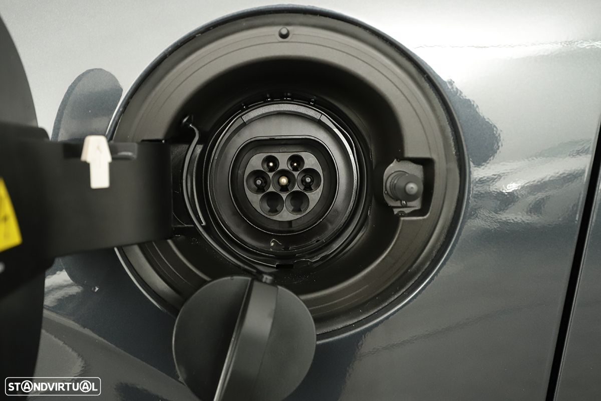 Volvo XC 90 2.0 T8 PHEV R-Design AWD - 7