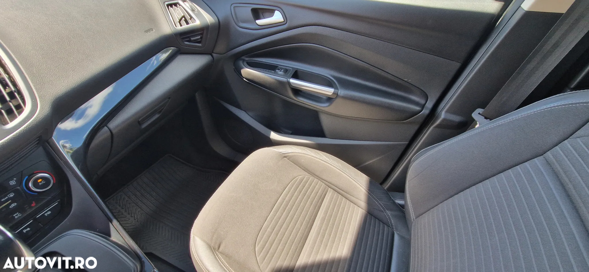 Ford Kuga 1.5 EcoBoost 4WD Aut. Titanium - 8