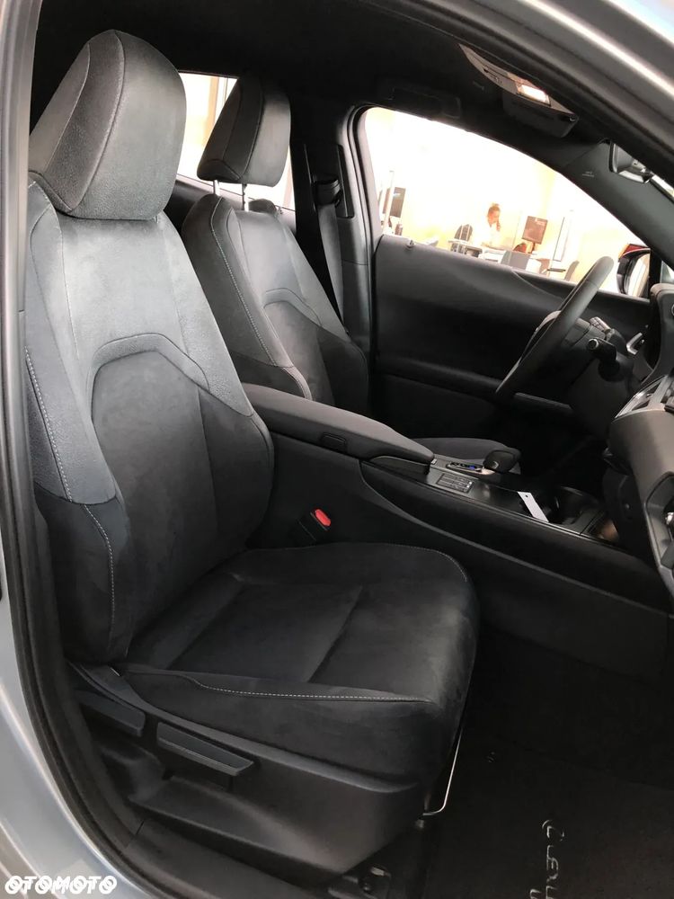 Lexus UX 300h Business - 10