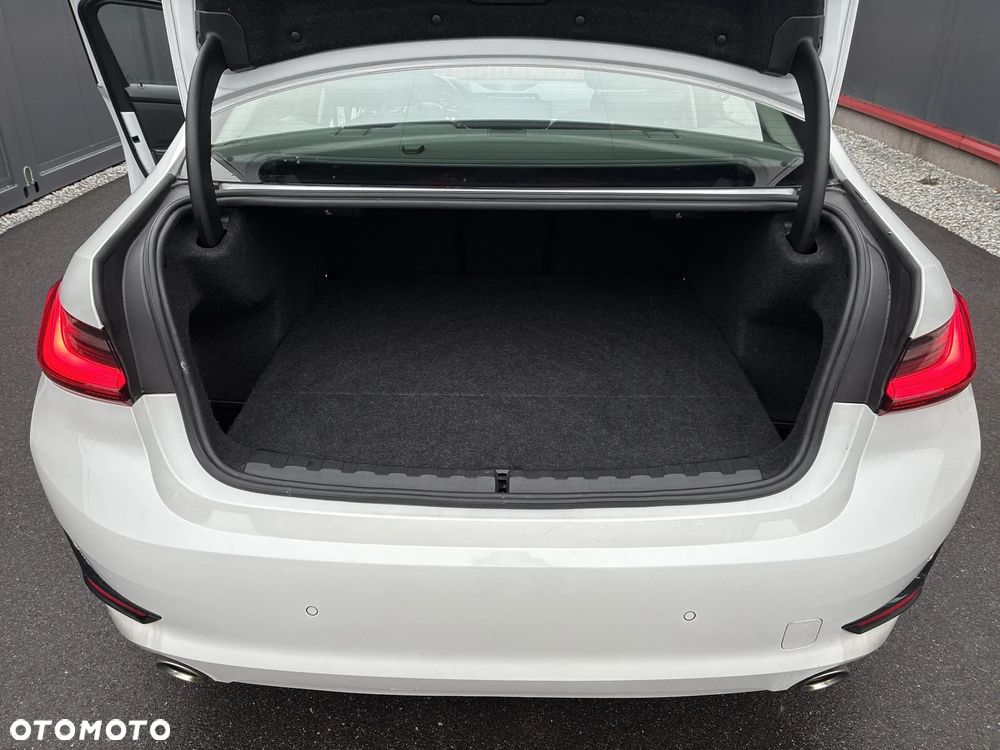 BMW Seria 3 318i Advantage - 28