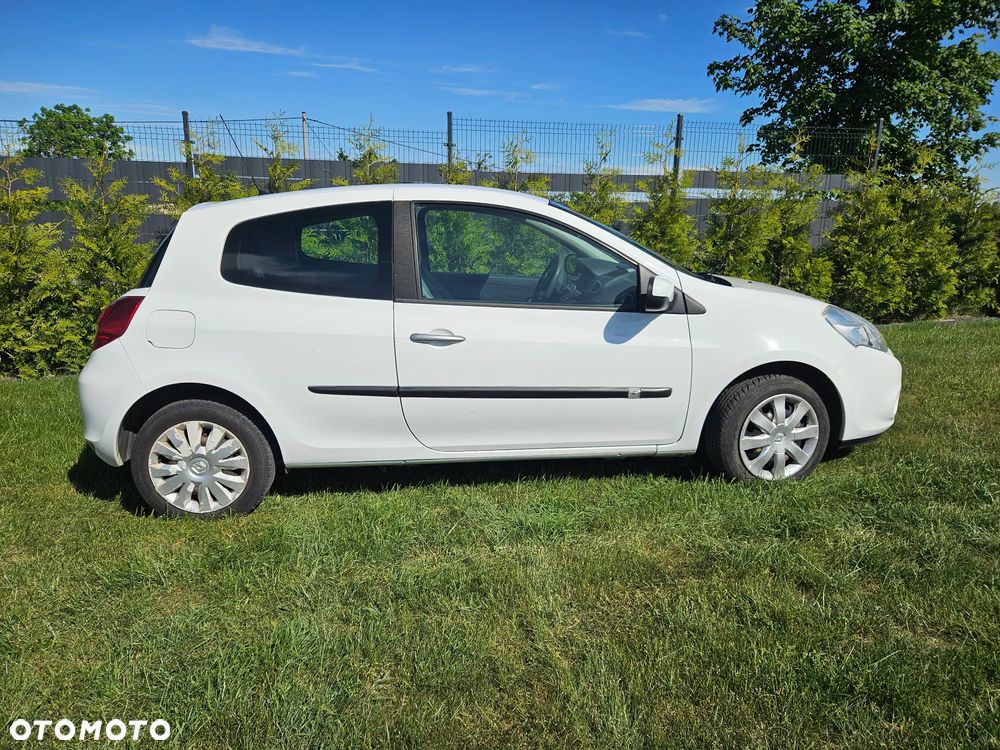 Renault Clio 1.2 16V 75 Yahoo - 5