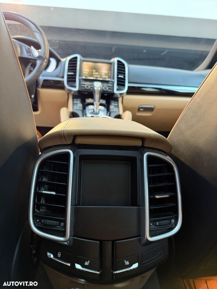 Porsche Cayenne - 14