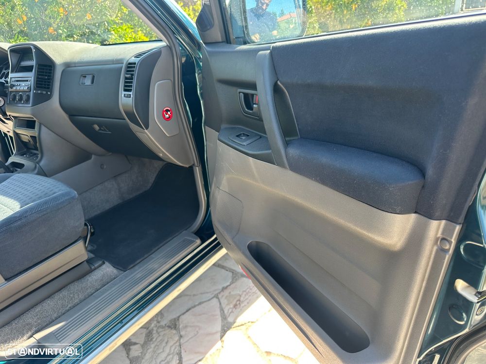 Mitsubishi Pajero 3.2 DI-D GLS TA Longo - 35