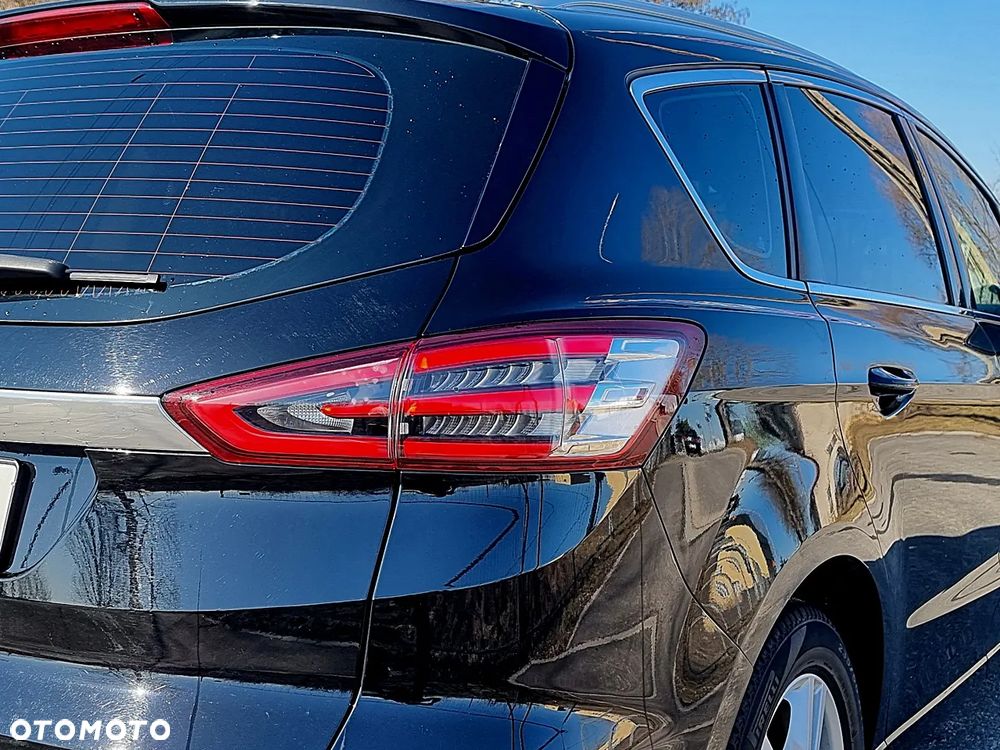 Ford S-Max - 17