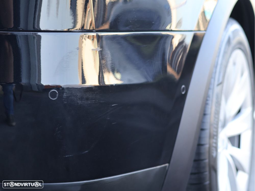 Tesla Model X 90D - 21